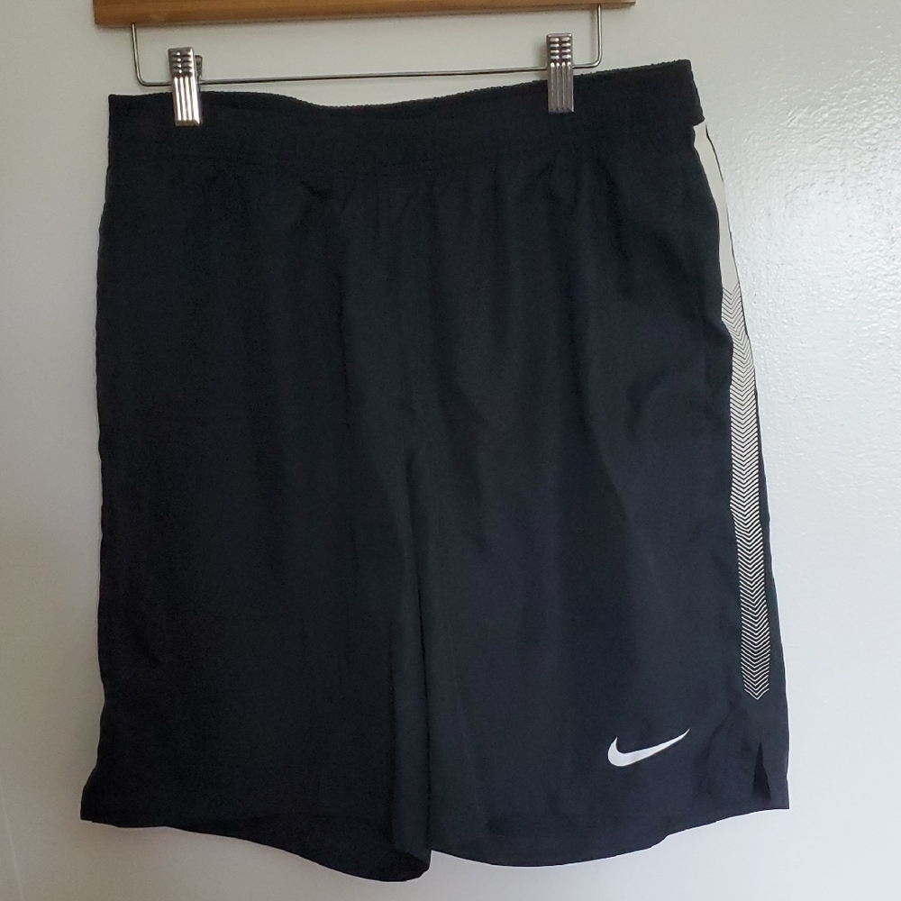 Nike Men's Black and White Athletic Shorts
